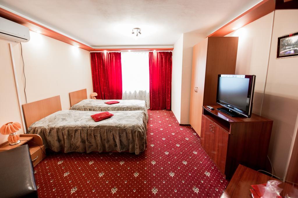 Pensiunea Crystal Valea Lupului  Exterior photo